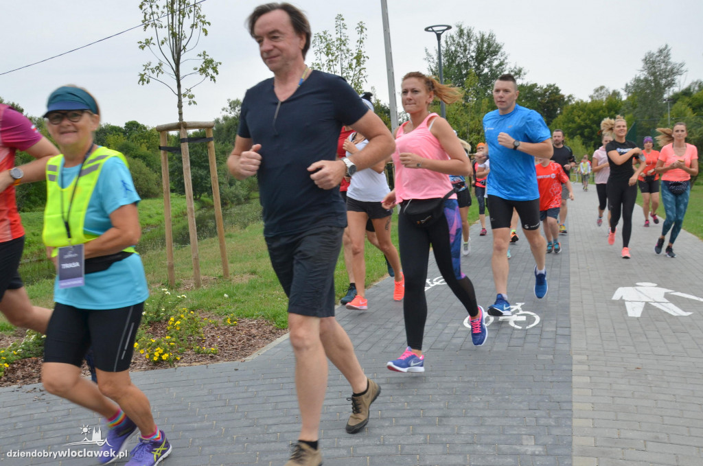 Parkrun w parku nad Zgłowiączką