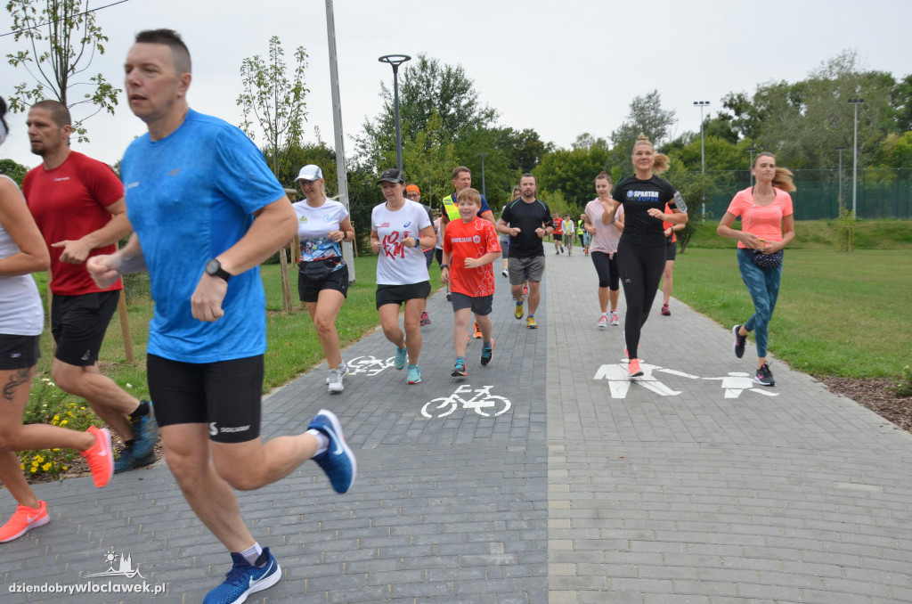 Parkrun w parku nad Zgłowiączką