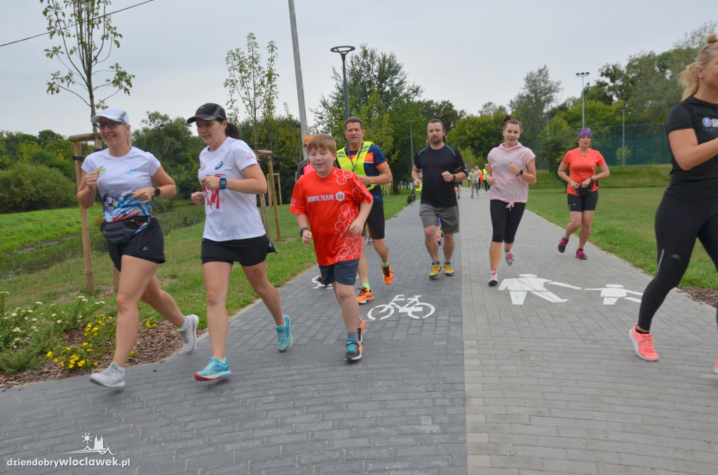 Parkrun w parku nad Zgłowiączką