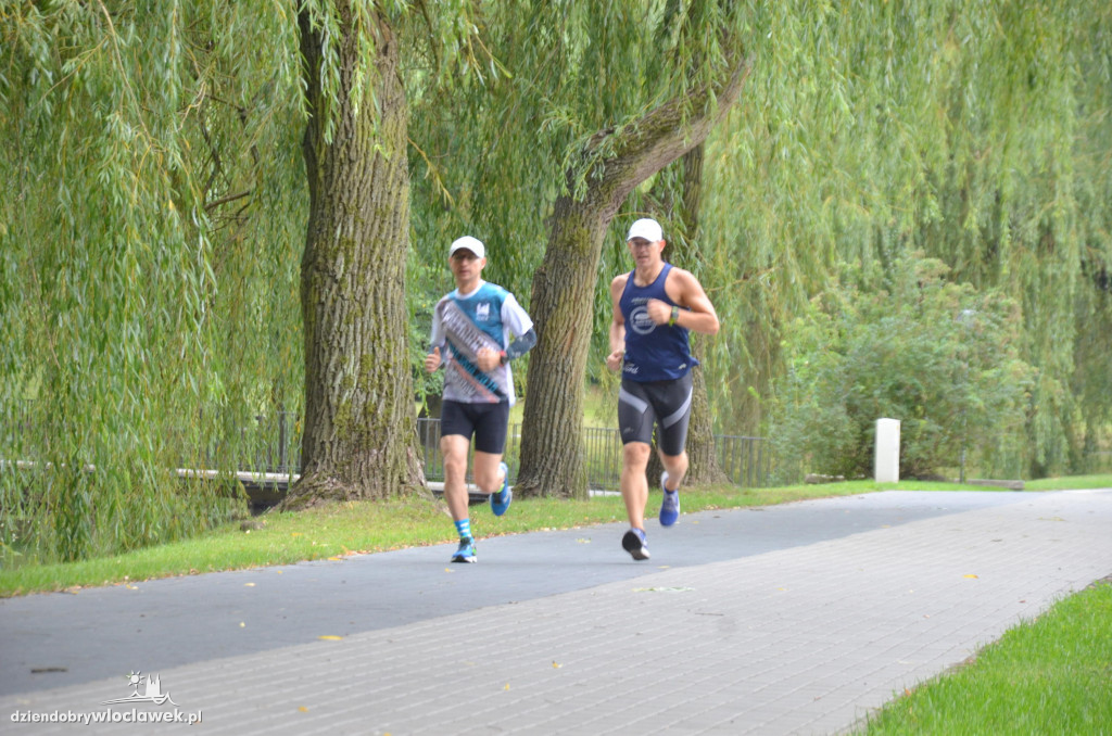 Parkrun w parku nad Zgłowiączką