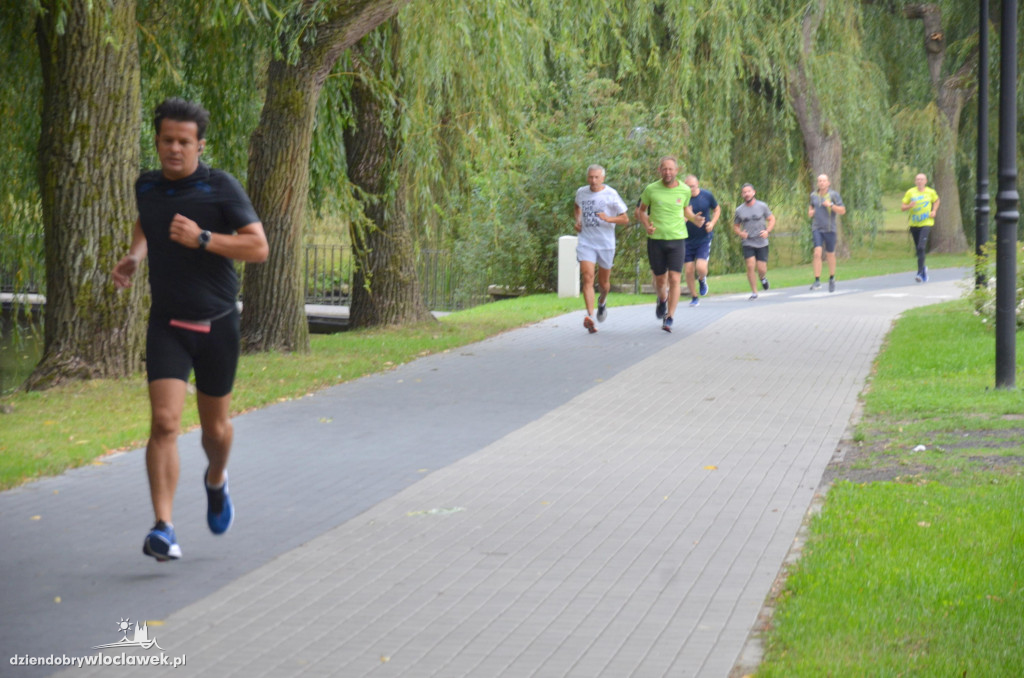 Parkrun w parku nad Zgłowiączką