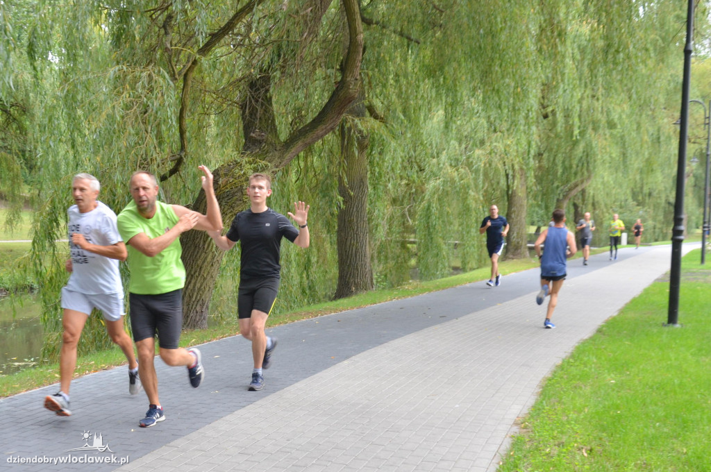 Parkrun w parku nad Zgłowiączką