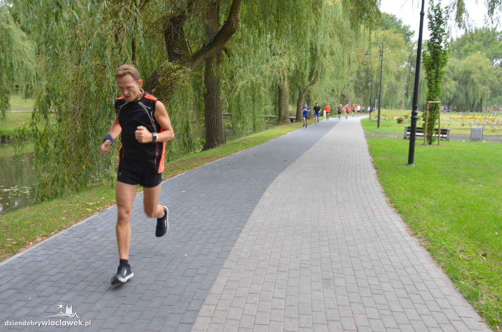 Parkrun w parku nad Zgłowiączką