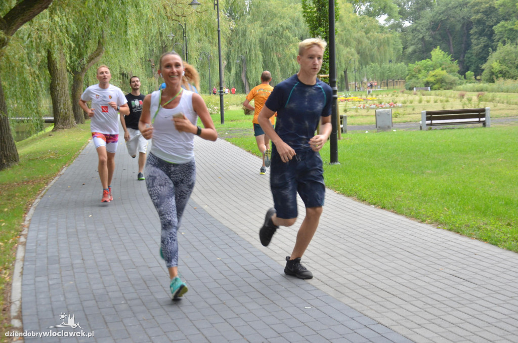 Parkrun w parku nad Zgłowiączką