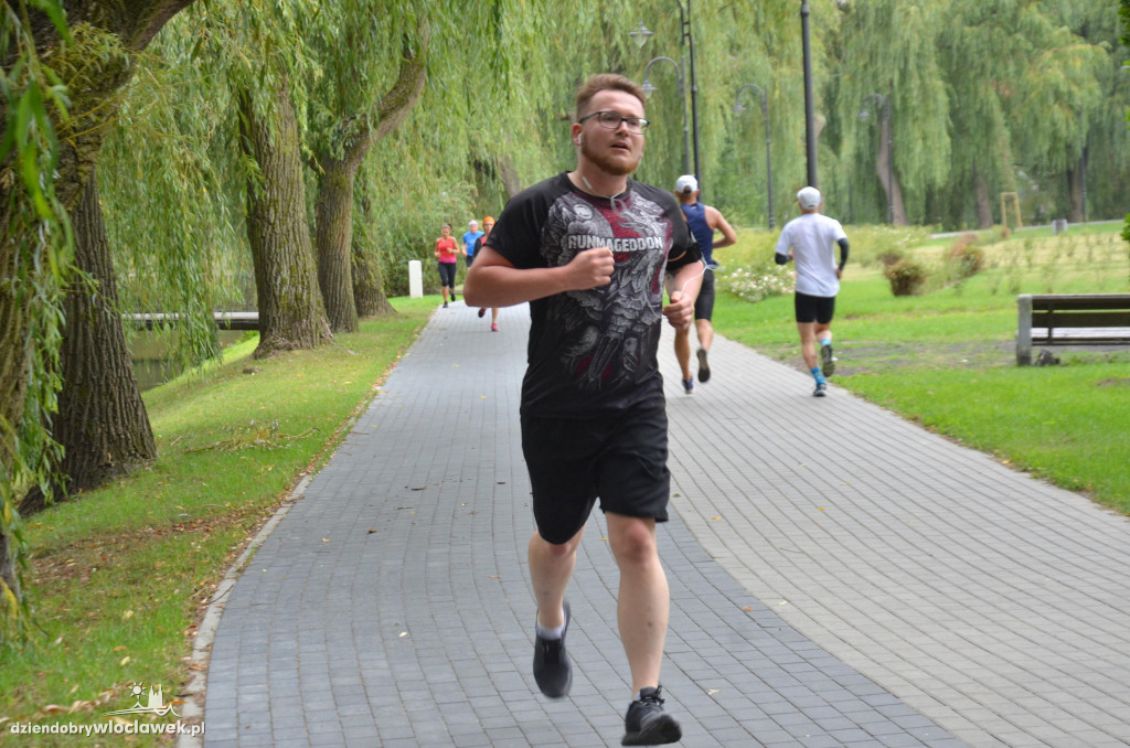 Parkrun w parku nad Zgłowiączką
