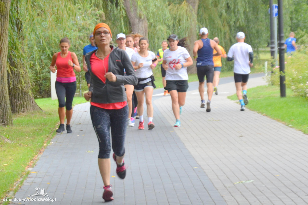 Parkrun w parku nad Zgłowiączką