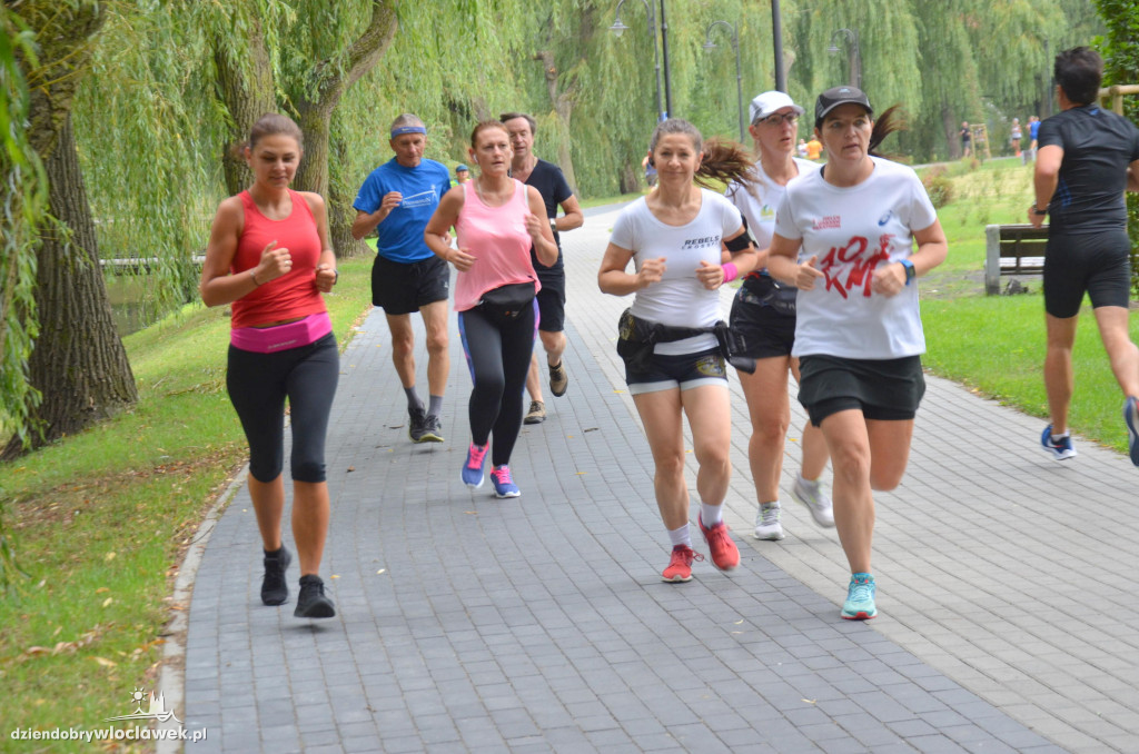 Parkrun w parku nad Zgłowiączką