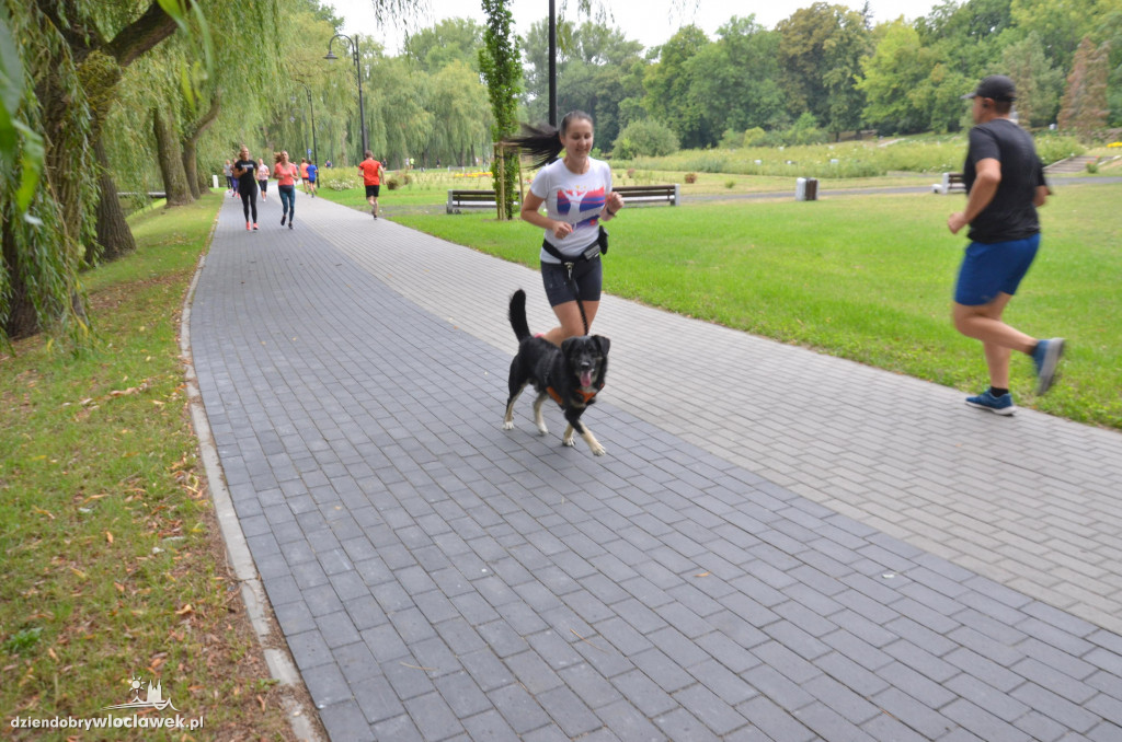 Parkrun w parku nad Zgłowiączką