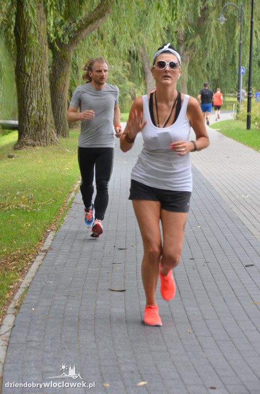Parkrun w parku nad Zgłowiączką