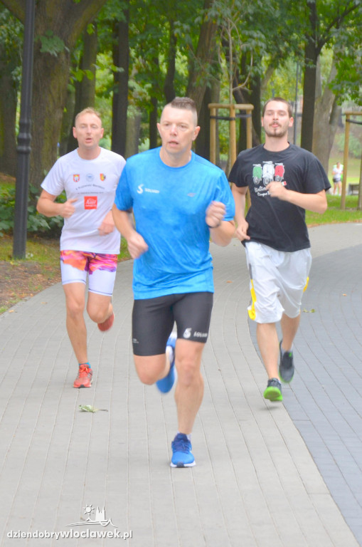 Parkrun w parku nad Zgłowiączką