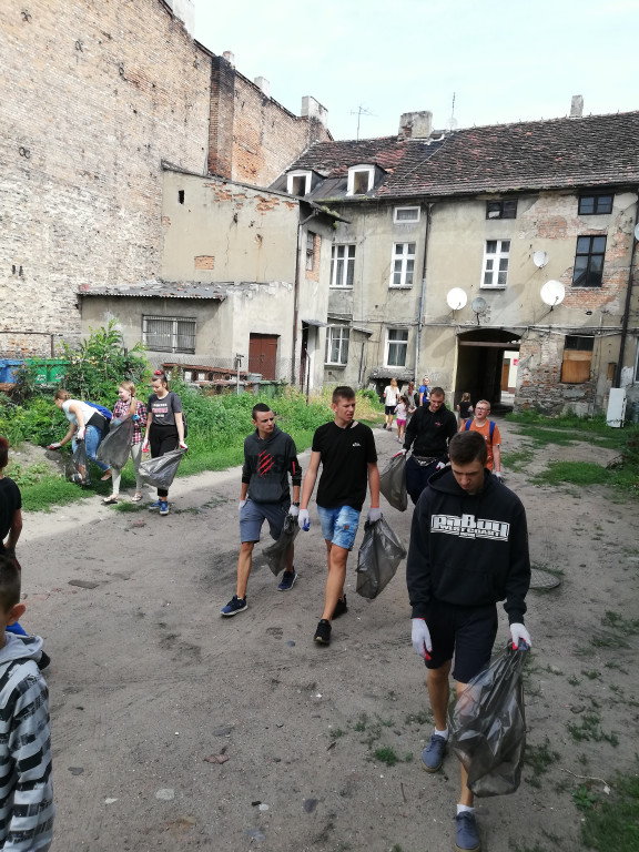 Posprzątali śródmiejskie podwórka