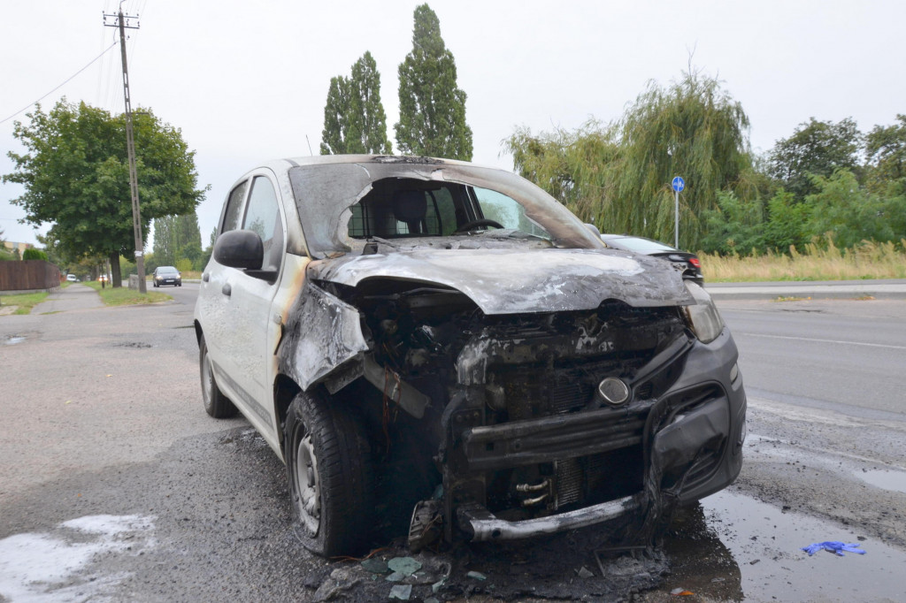 Pożar fiata na Płockiej