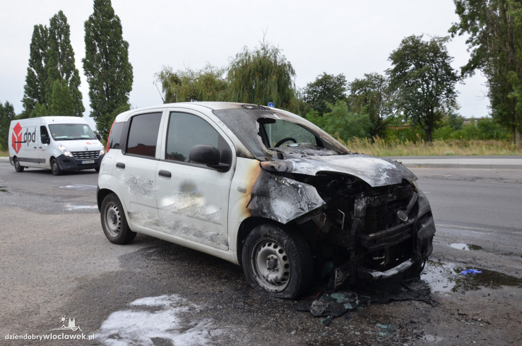 Pożar fiata na Płockiej