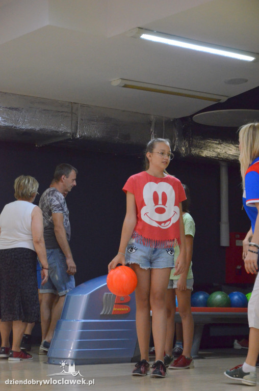 Rodzinne zawody bowlingowe