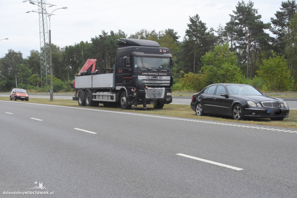 Kolizja ciężarówki i mercedesa
