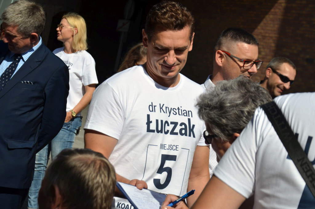 Krystian Łuczak zbierał podpisy mieszkańców