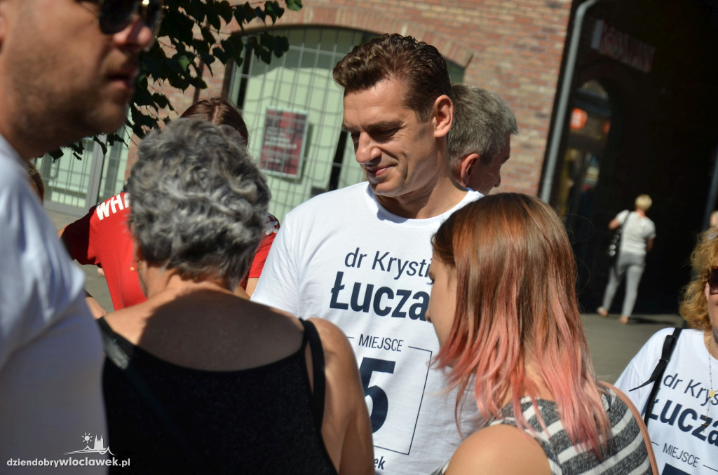 Krystian Łuczak zbierał podpisy mieszkańców