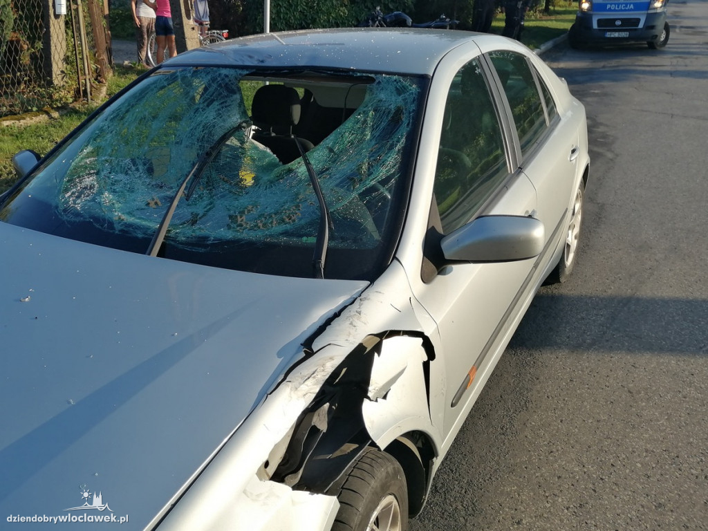 Motocyklista wbił się w szybę auta!