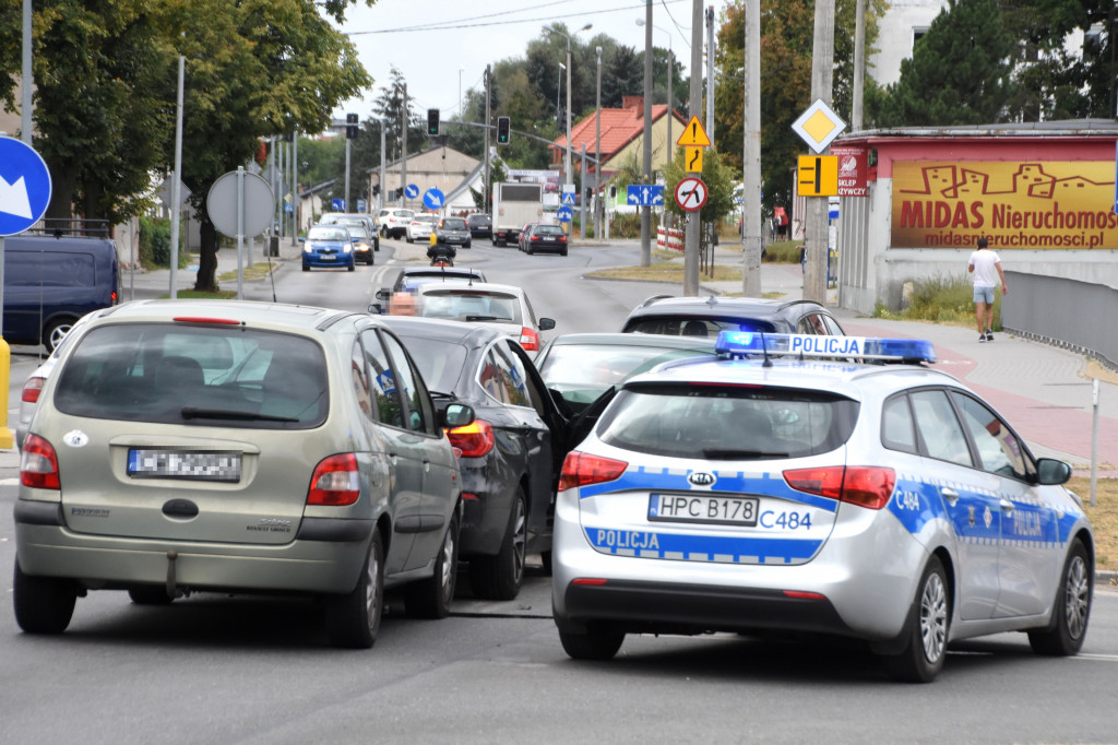 Karambol 4 aut na osiedlu Południe