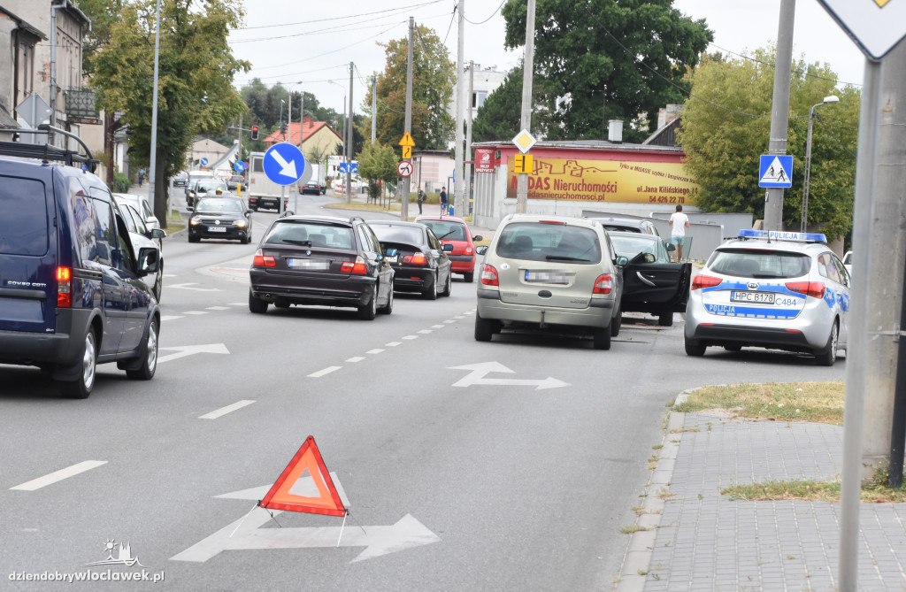 Karambol 4 aut na osiedlu Południe