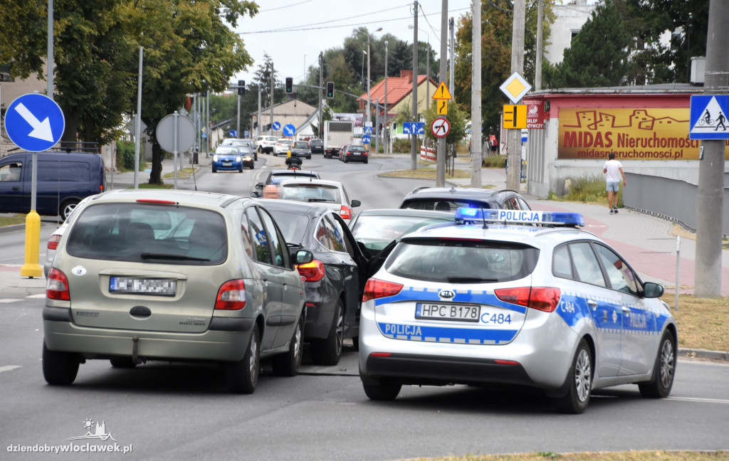 Karambol 4 aut na osiedlu Południe
