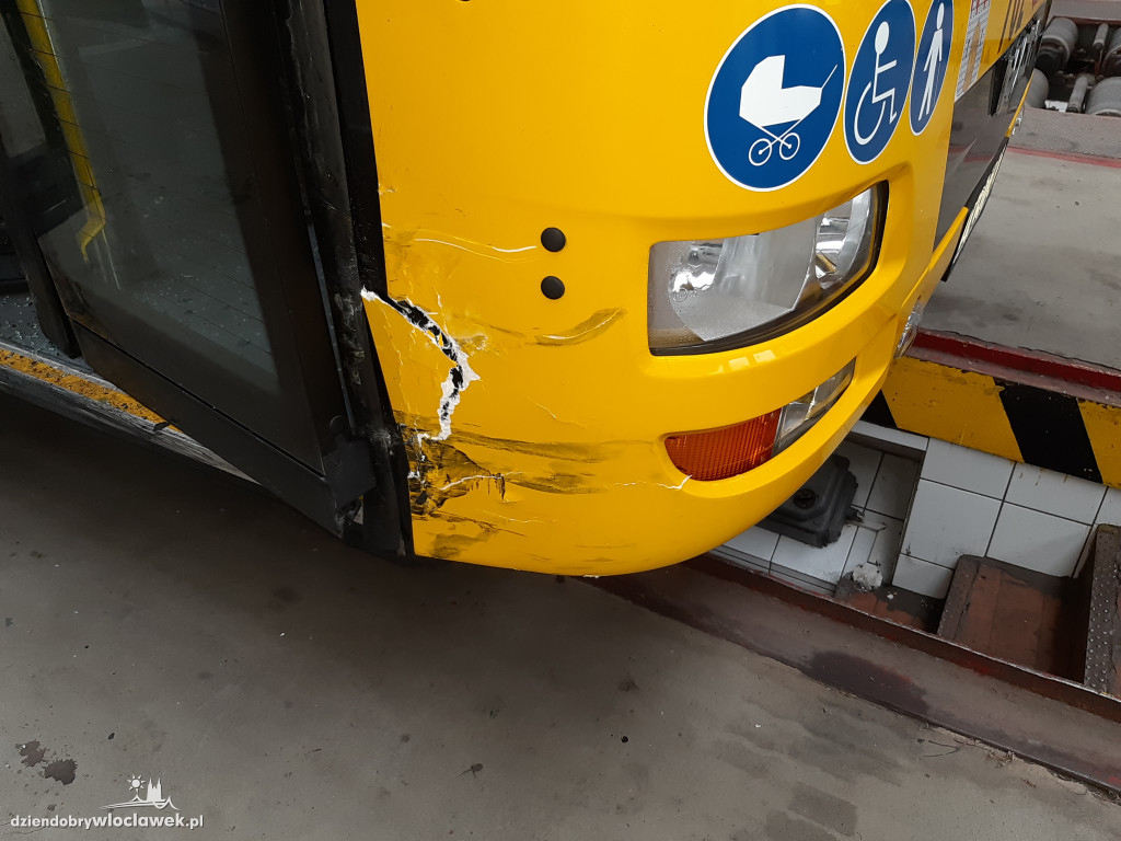 Vw uderzył w autobus na Południu