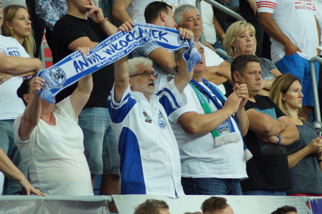 Kibice na meczu z Maccabi Tel Aviv