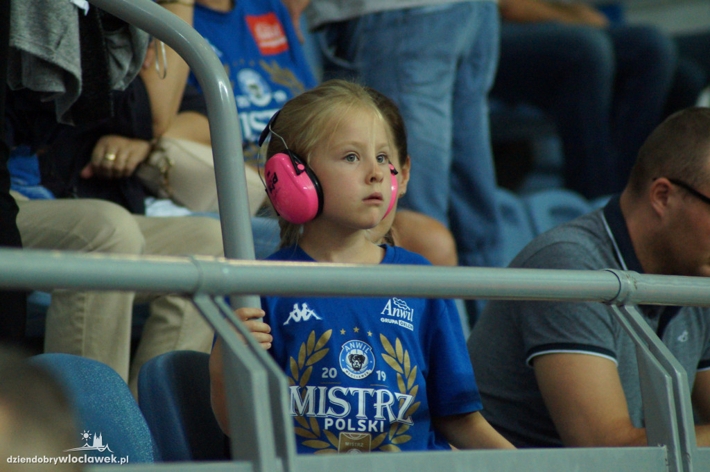 Kibice na meczu z Maccabi Tel Aviv