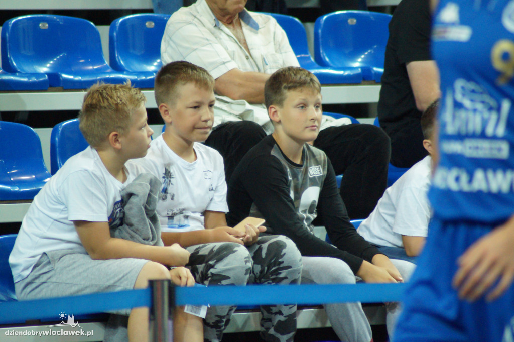 Kibice na meczu z Maccabi Tel Aviv