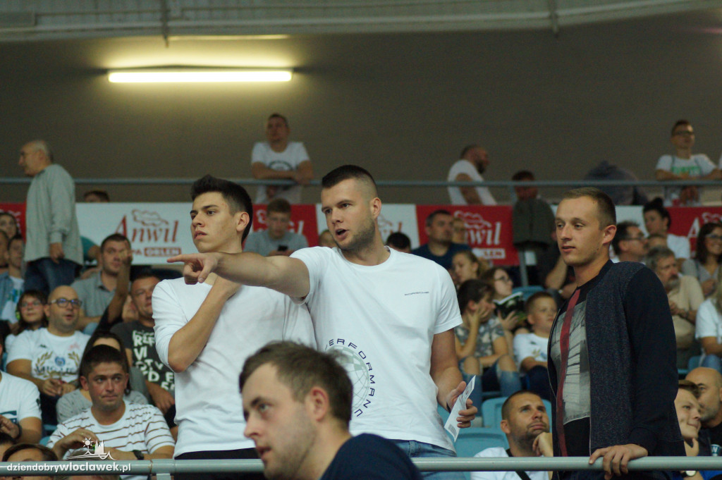Kibice na meczu z Maccabi Tel Aviv