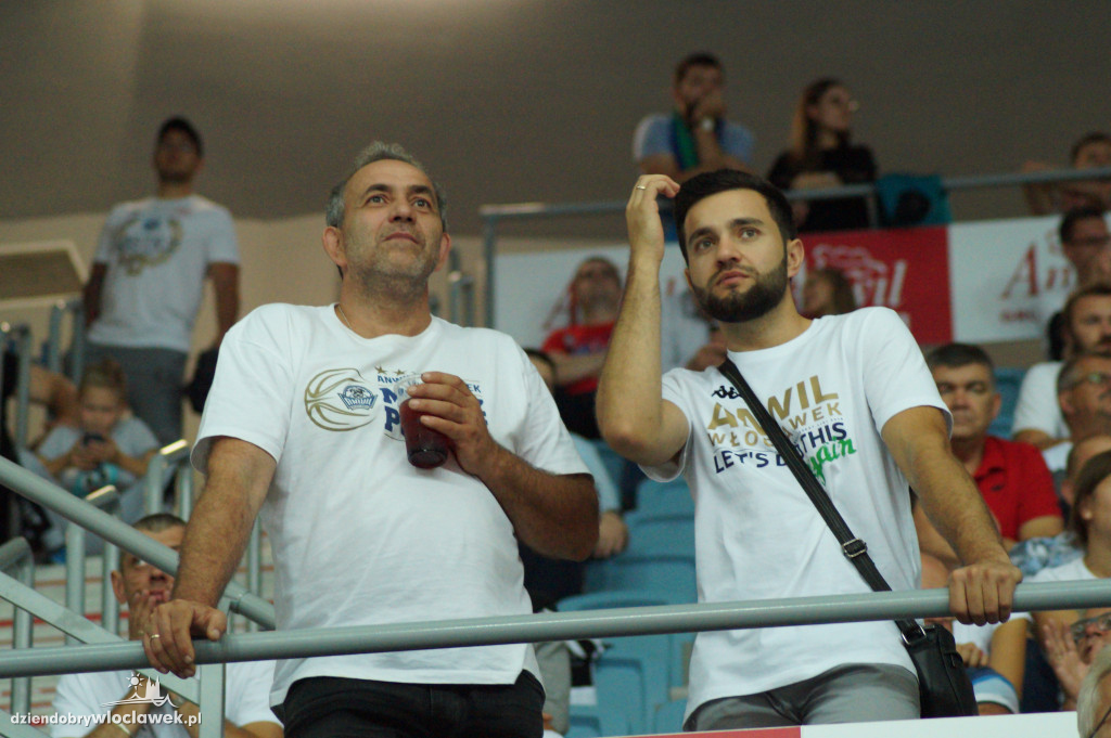 Kibice na meczu z Maccabi Tel Aviv