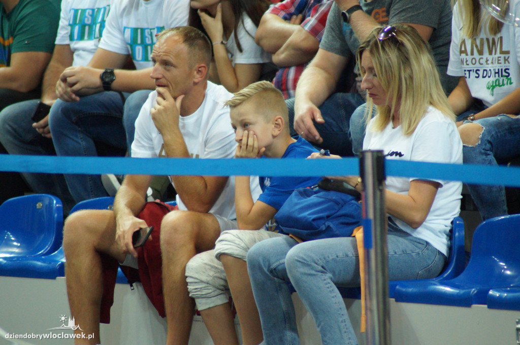 Kibice na meczu z Maccabi Tel Aviv