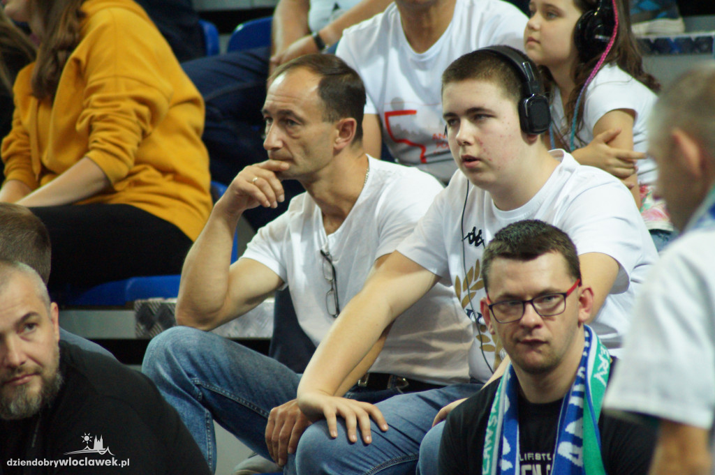 Kibice na meczu z Maccabi Tel Aviv