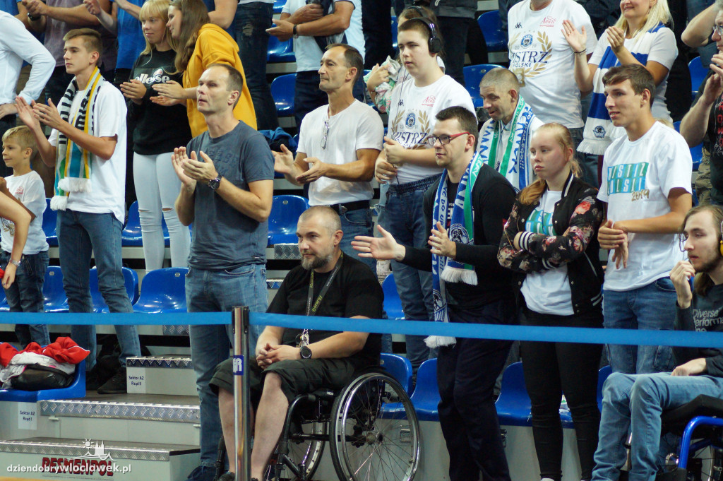 Kibice na meczu z Maccabi Tel Aviv