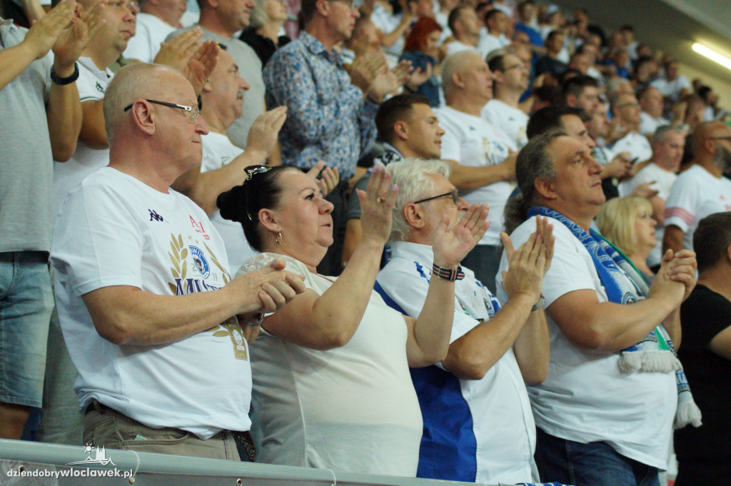 Kibice na meczu z Maccabi Tel Aviv