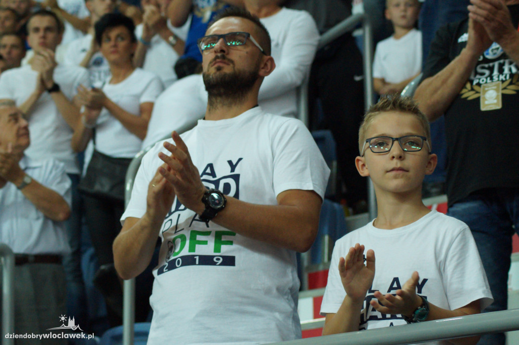 Kibice na meczu z Maccabi Tel Aviv