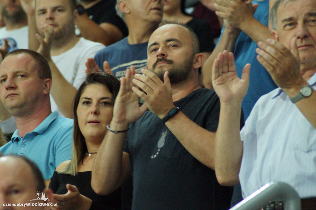 Kibice na meczu z Maccabi Tel Aviv