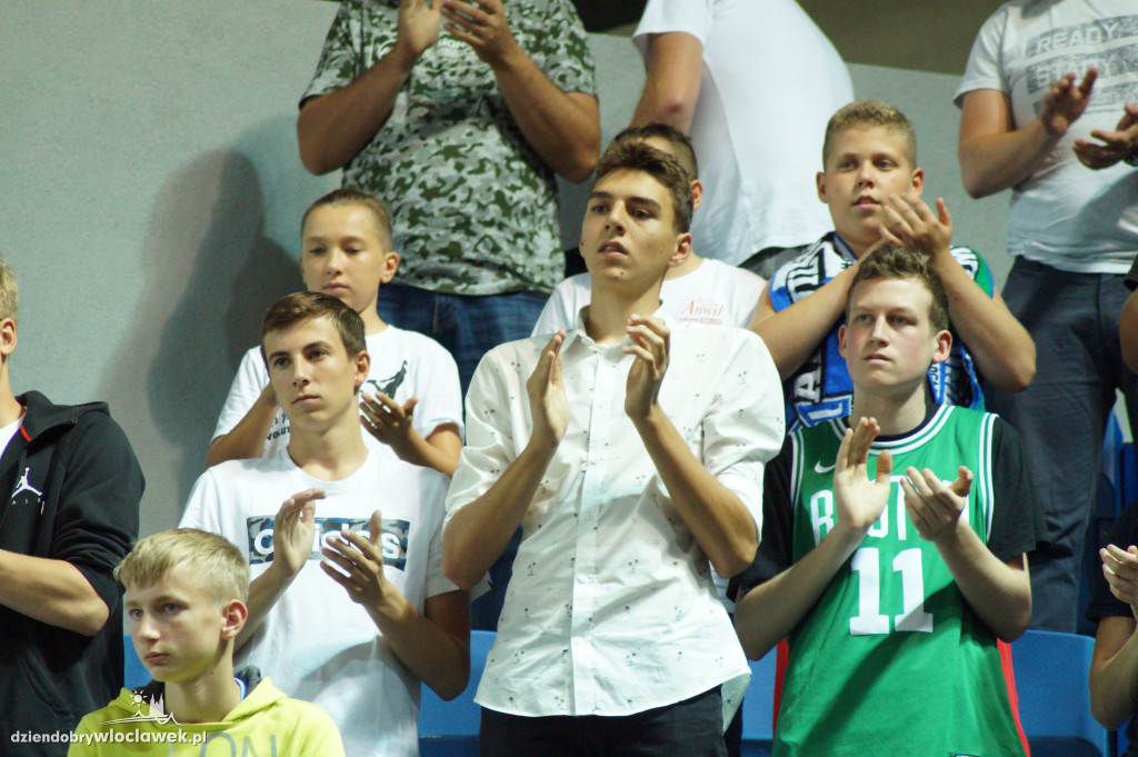 Kibice na meczu z Maccabi Tel Aviv