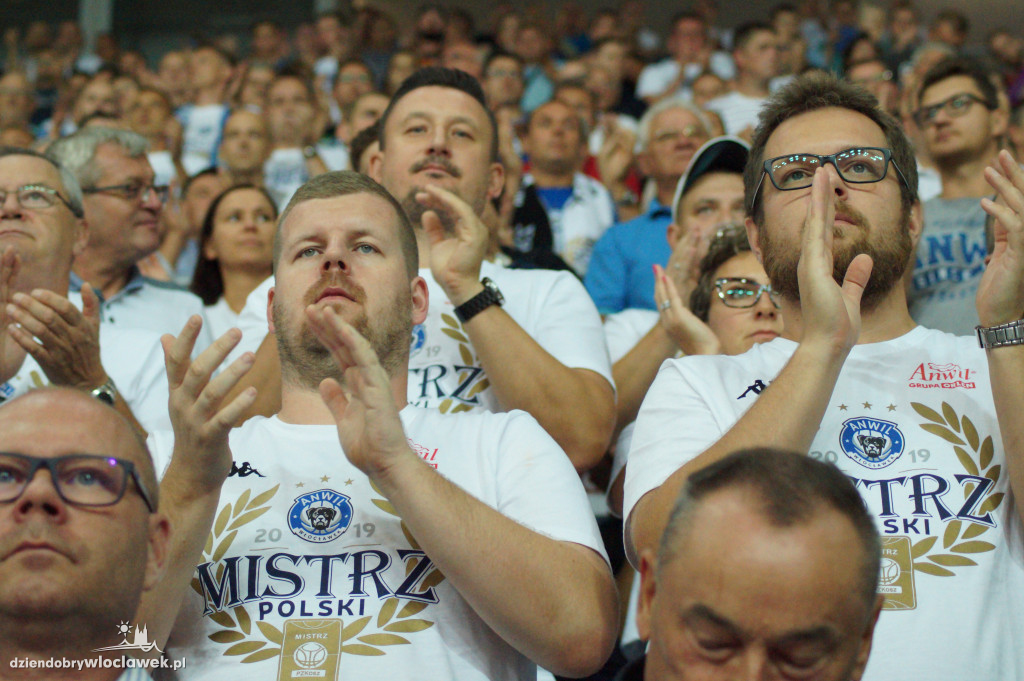 Kibice na meczu z Maccabi Tel Aviv