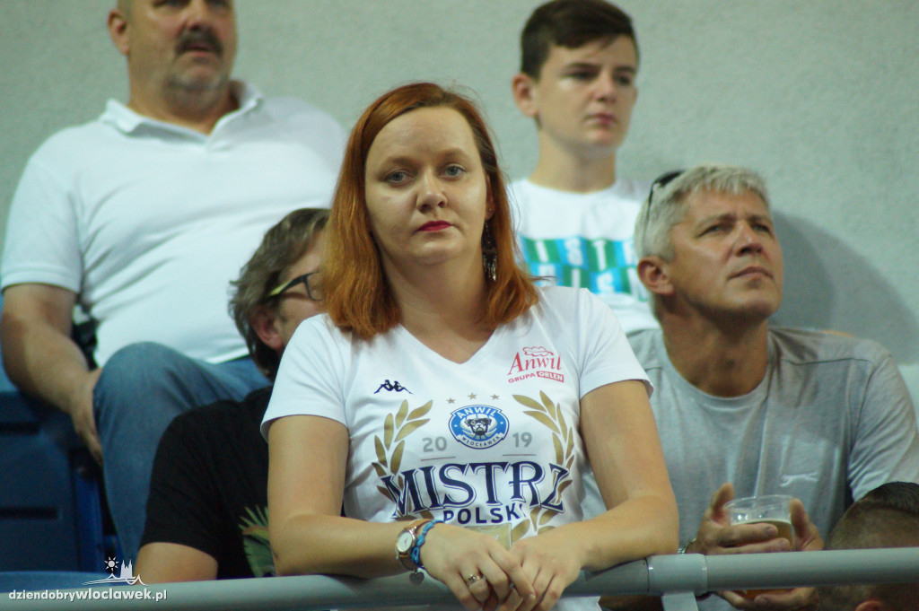 Kibice na meczu z Maccabi Tel Aviv
