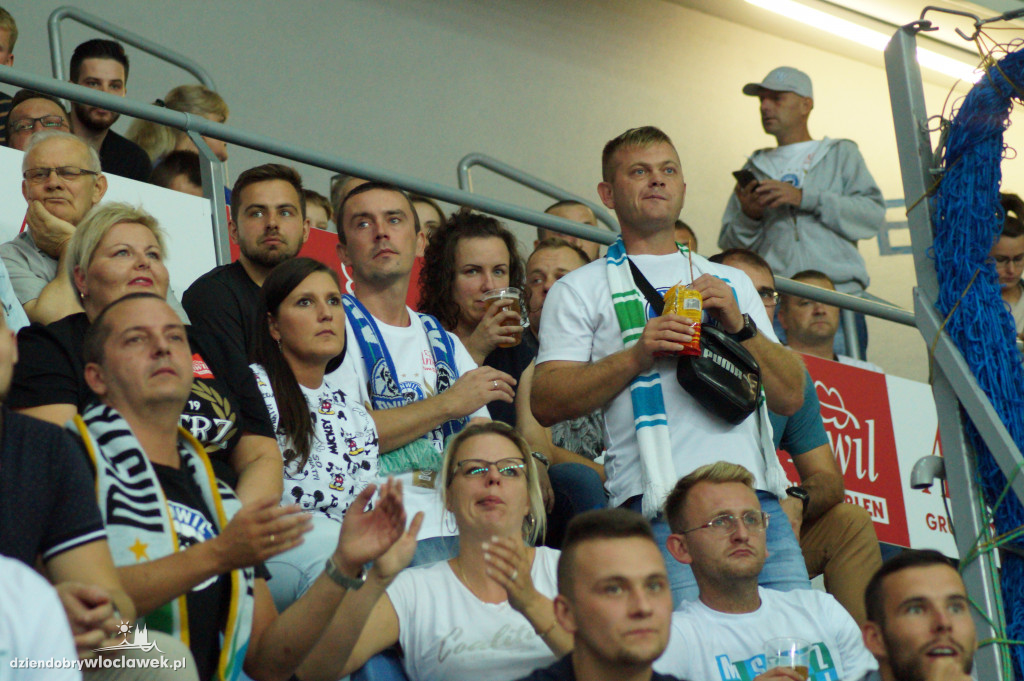 Kibice na meczu z Maccabi Tel Aviv