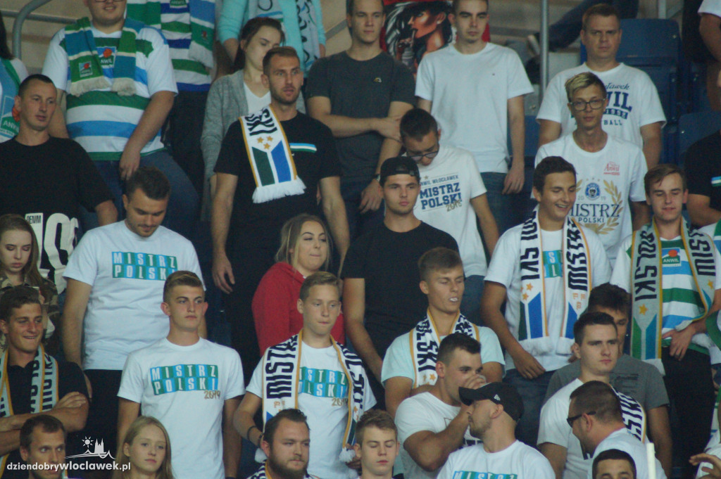 Kibice na meczu z Maccabi Tel Aviv