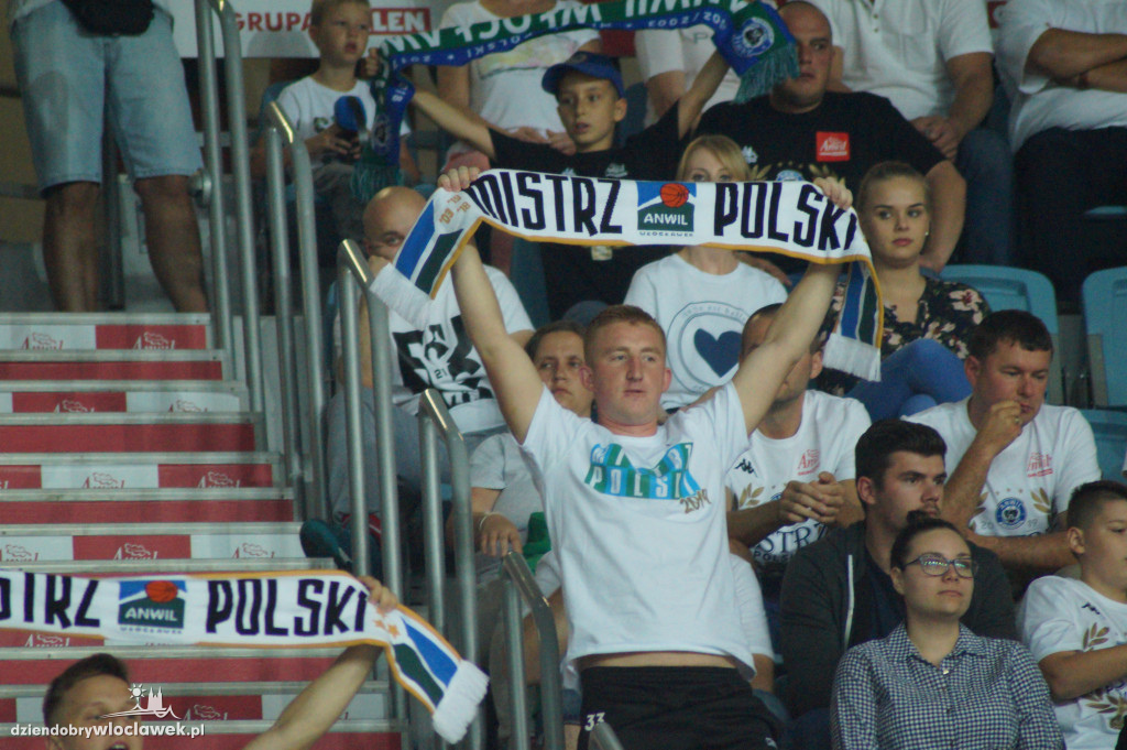 Kibice na meczu z Maccabi Tel Aviv