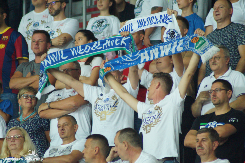 Kibice na meczu z Maccabi Tel Aviv