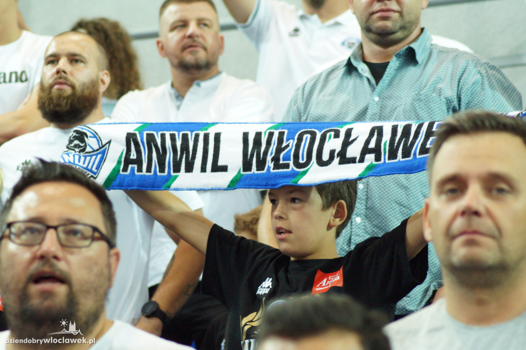 Kibice na meczu z Maccabi Tel Aviv