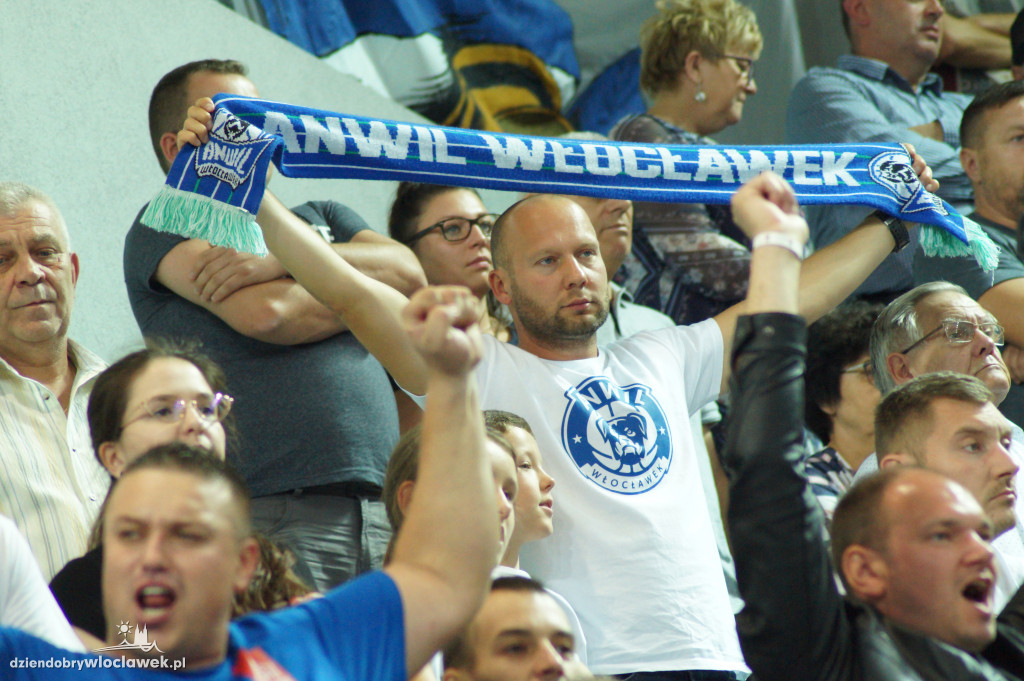 Kibice na meczu z Maccabi Tel Aviv