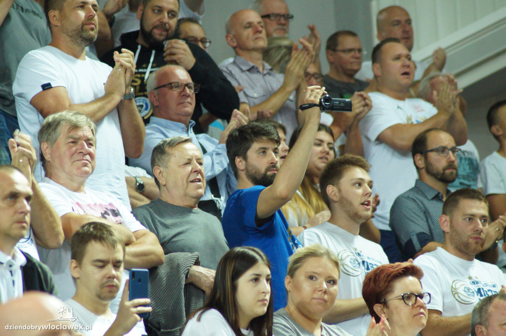 Kibice na meczu z Maccabi Tel Aviv