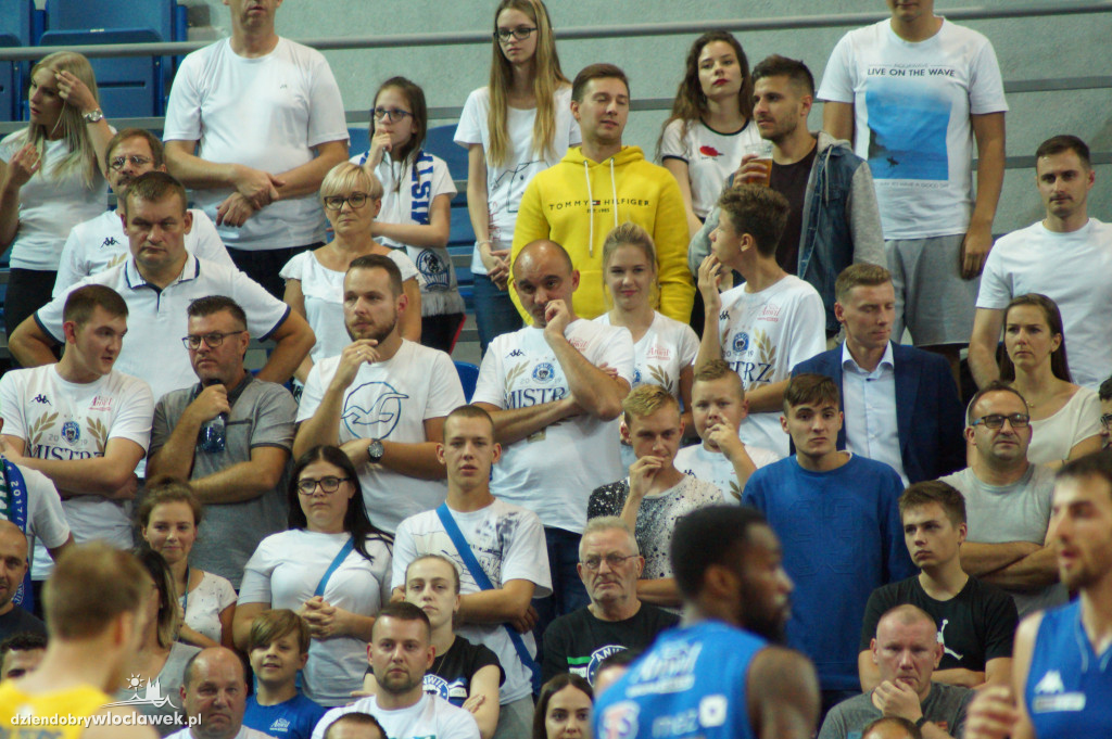 Kibice na meczu z Maccabi Tel Aviv