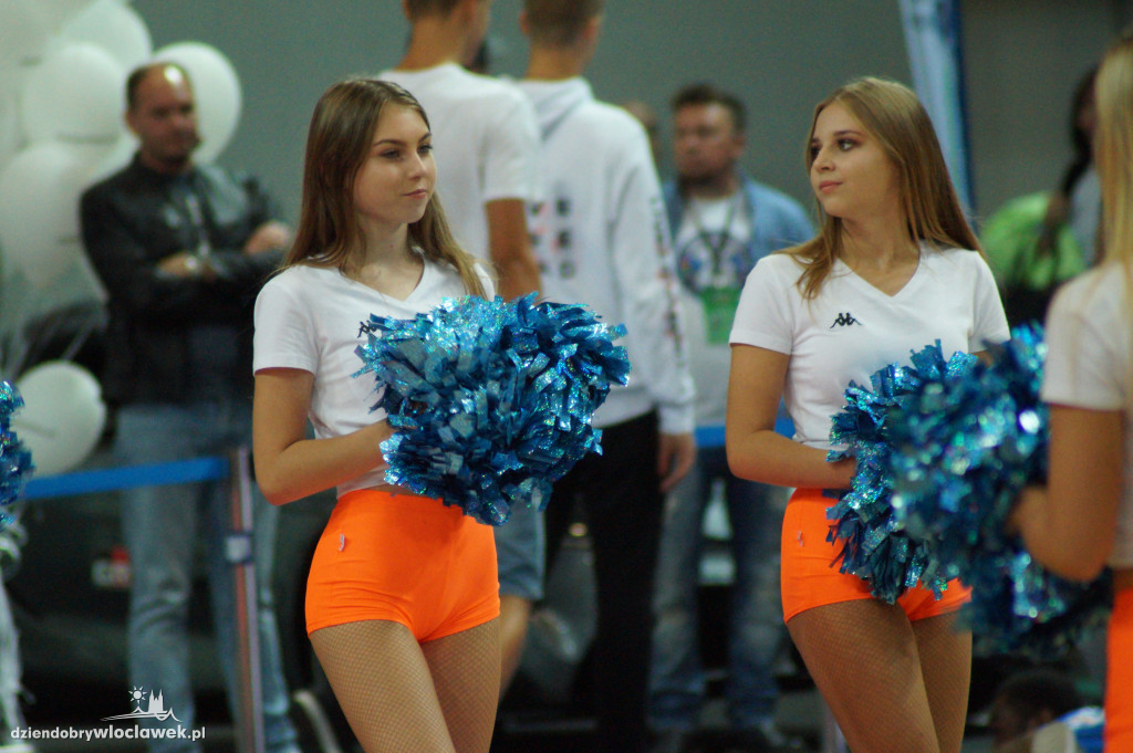 Cheerleaderki na meczu z Maccabi