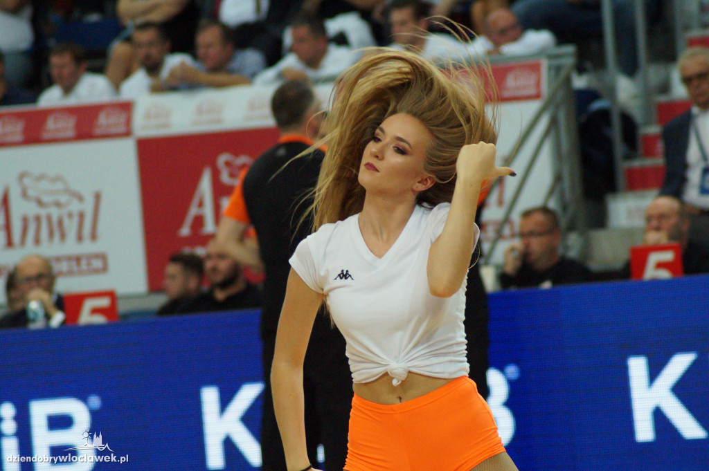 Cheerleaderki na meczu z Maccabi